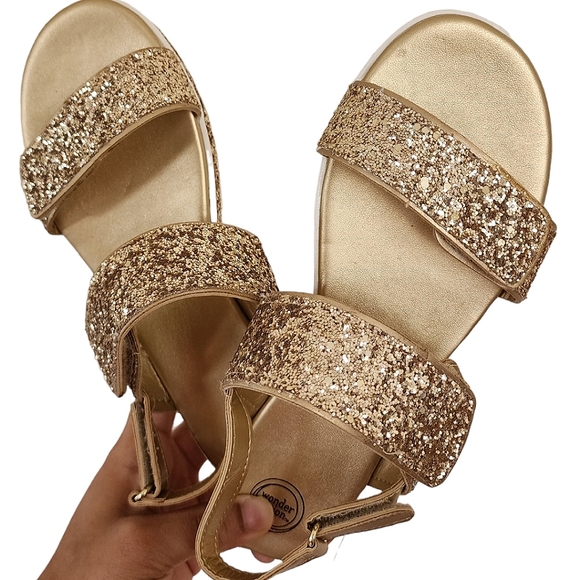 ☆Wonder Nation Gold Glitter Platform Strap Sandals☆ - Picture 2 of 4